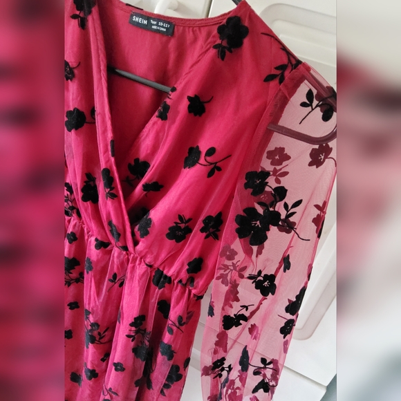 Special Occasion Girls Dresses (10-11y And 12y) - Picture 8 of 9